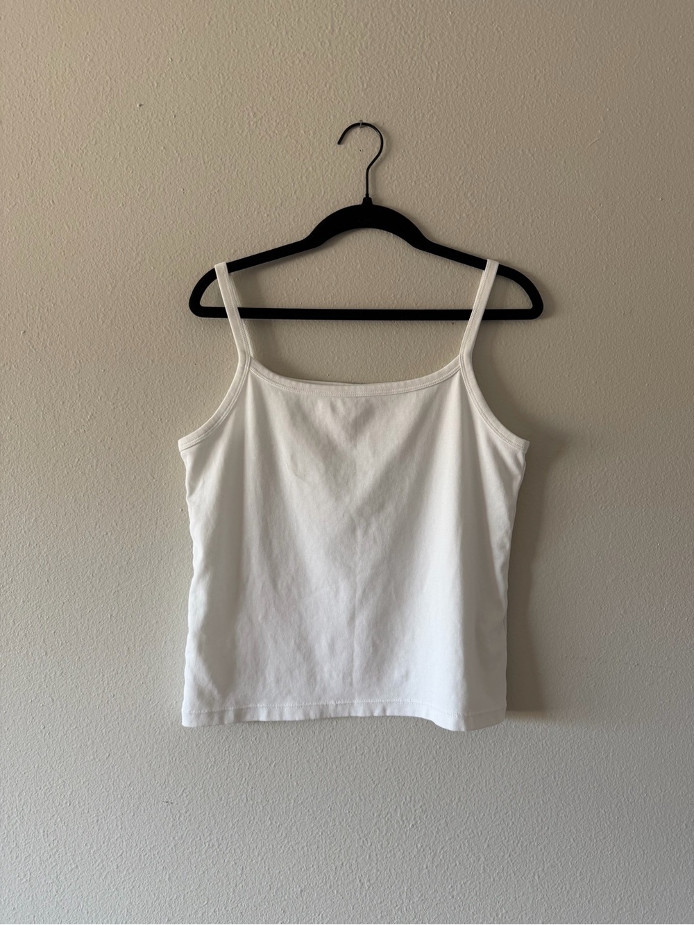 Uniqlo White Women's Spaghetti Strap Tank Top